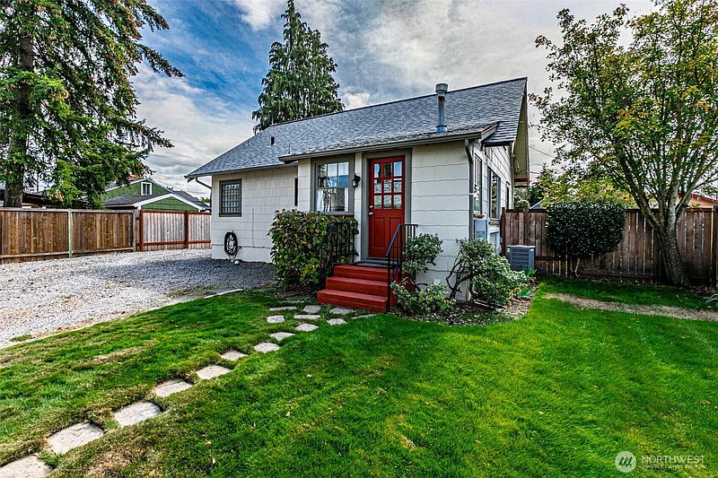 4th image of 4011 S Wright Avenue