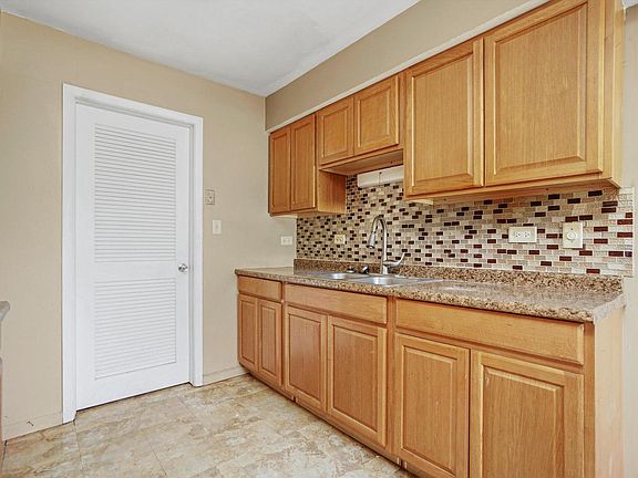4th image of 737 Sandpiper Ct APT 5