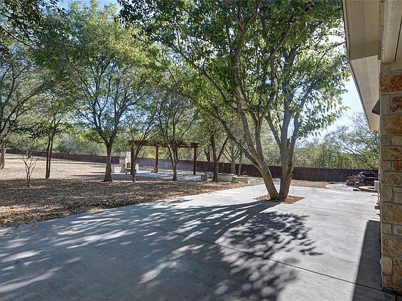 SIDE PATIO