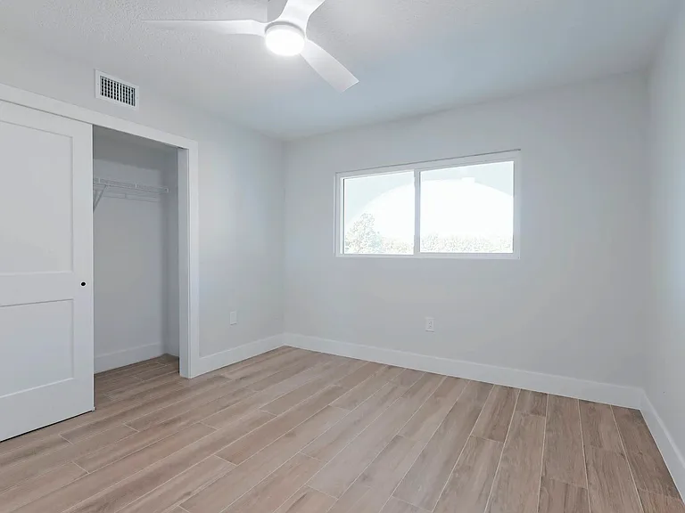 The Wave Beachfront Apartments — Photo 7