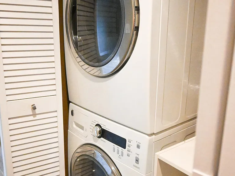 Full size in unit laundry