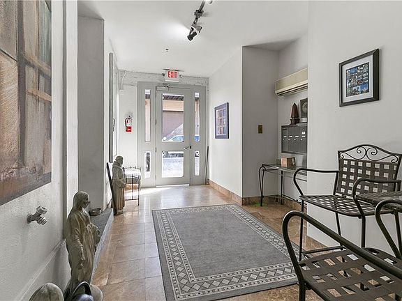 4th image of 1071 Tchoupitoulas St