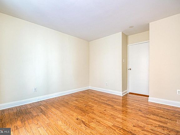 4th image of 950 25th St NW #317