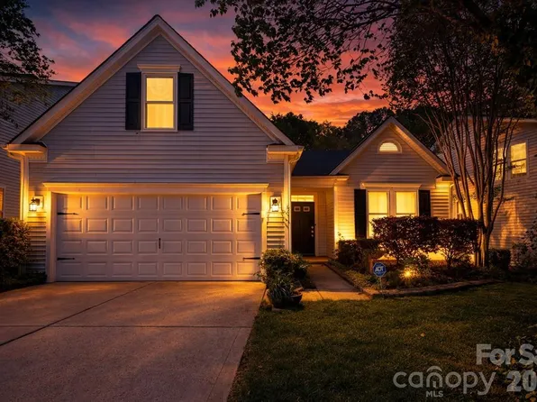9654 Waltham Ct, Charlotte, NC 28269