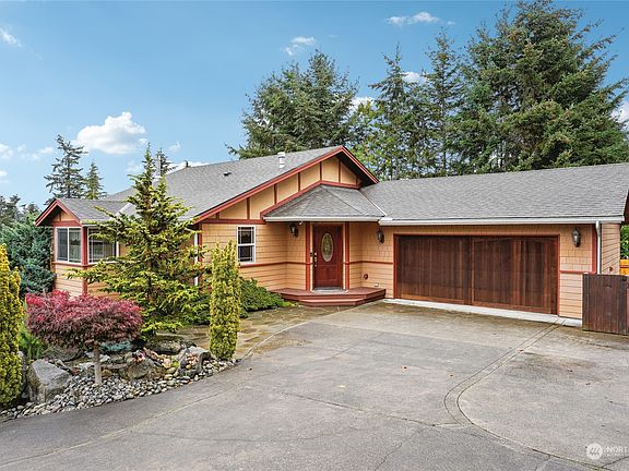 2nd image of 442 Lake Louise Drive SW