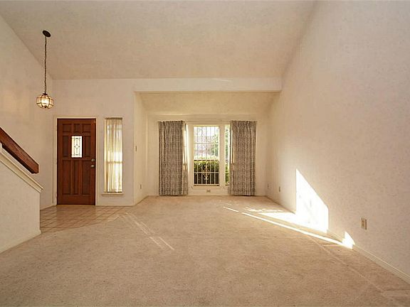 2nd image of 10119 Grove Glen Dr