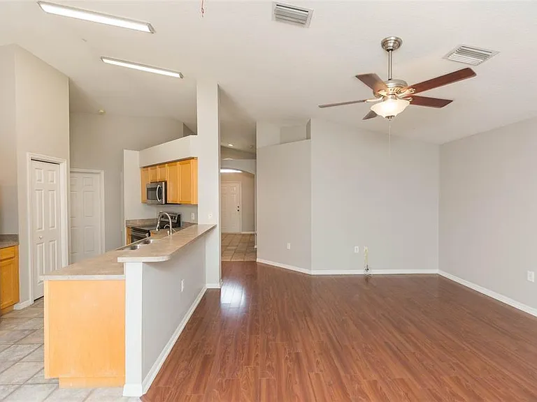 4550 Roundview Ct — Photo 7