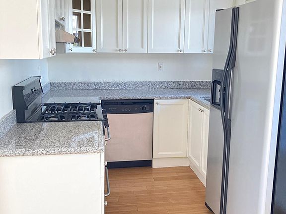3rd image of 1930 N Vermont Ave APT 305