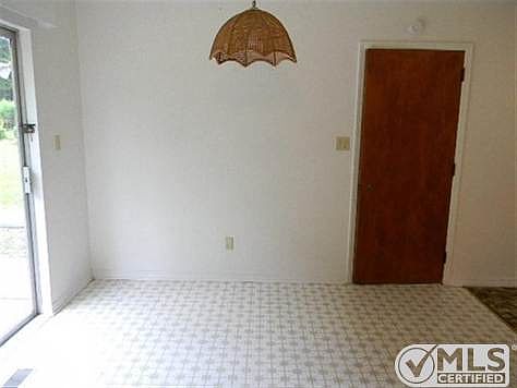 4th image of 4015 Wood Dr