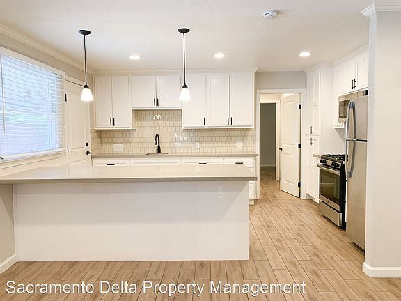 5th image of 1917 28th St APT A