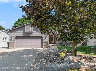 14833 Shamrock Trl, Lansing, MI 48906