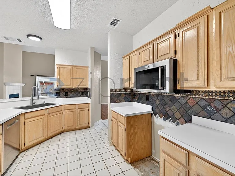 7011 Cottonwood Cir — Photo 12