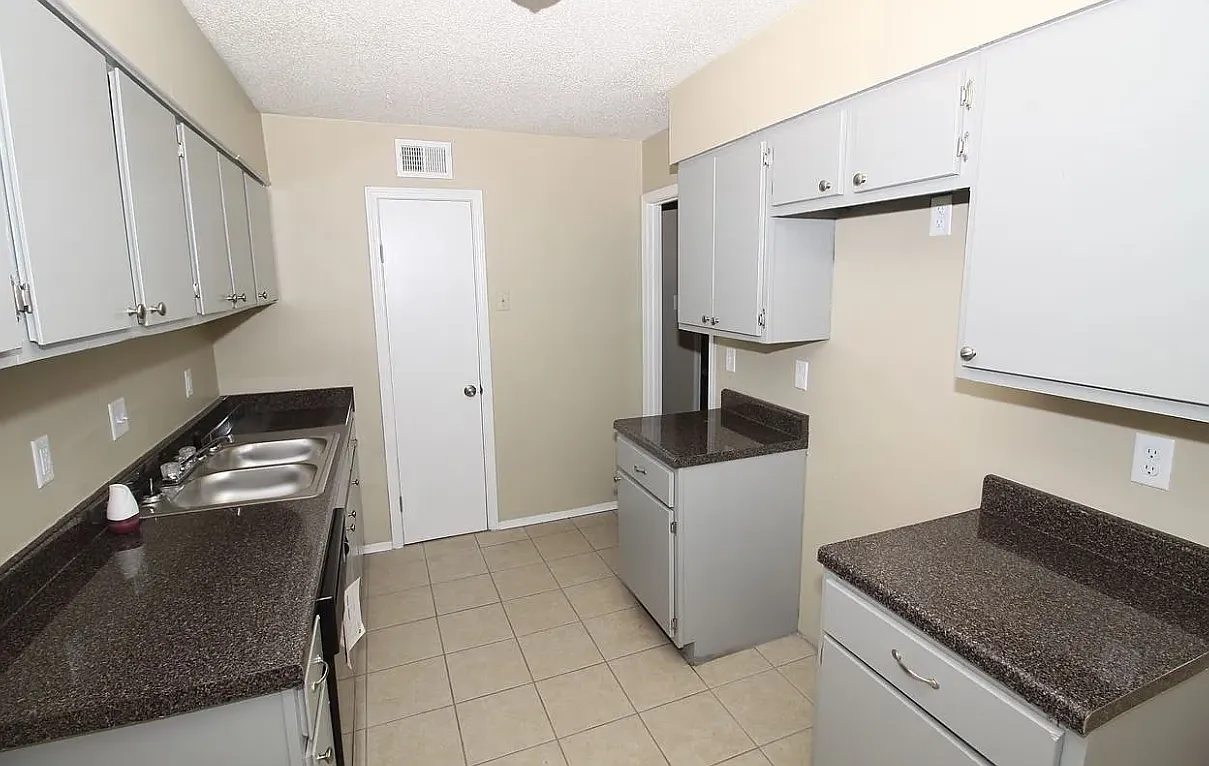 3937 Twin Lakes Drive — Photo 3