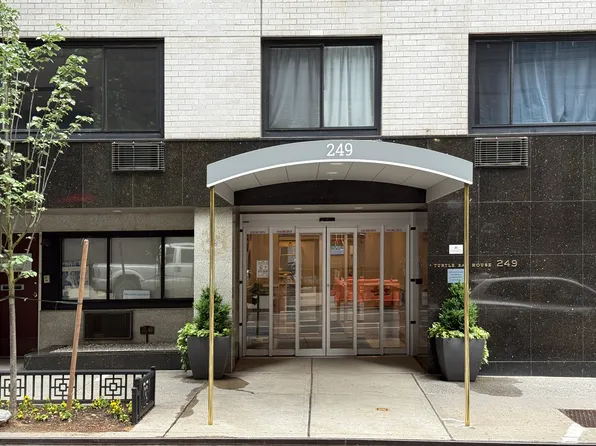 249 East 48th Street 3A image 13 of 13