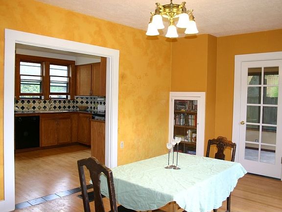 Dining room with built-ins