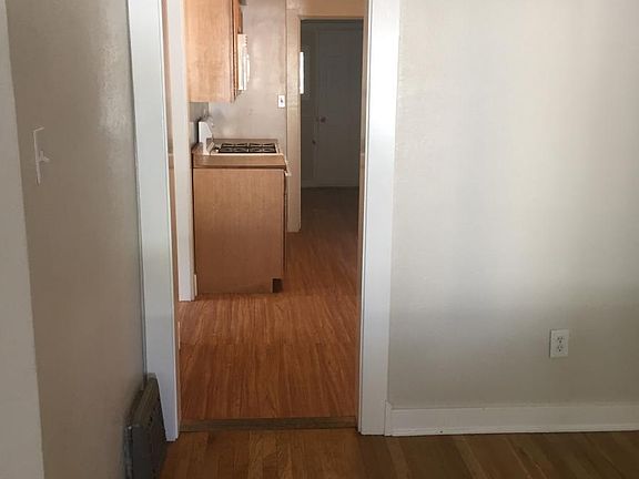 dining room to kitchen