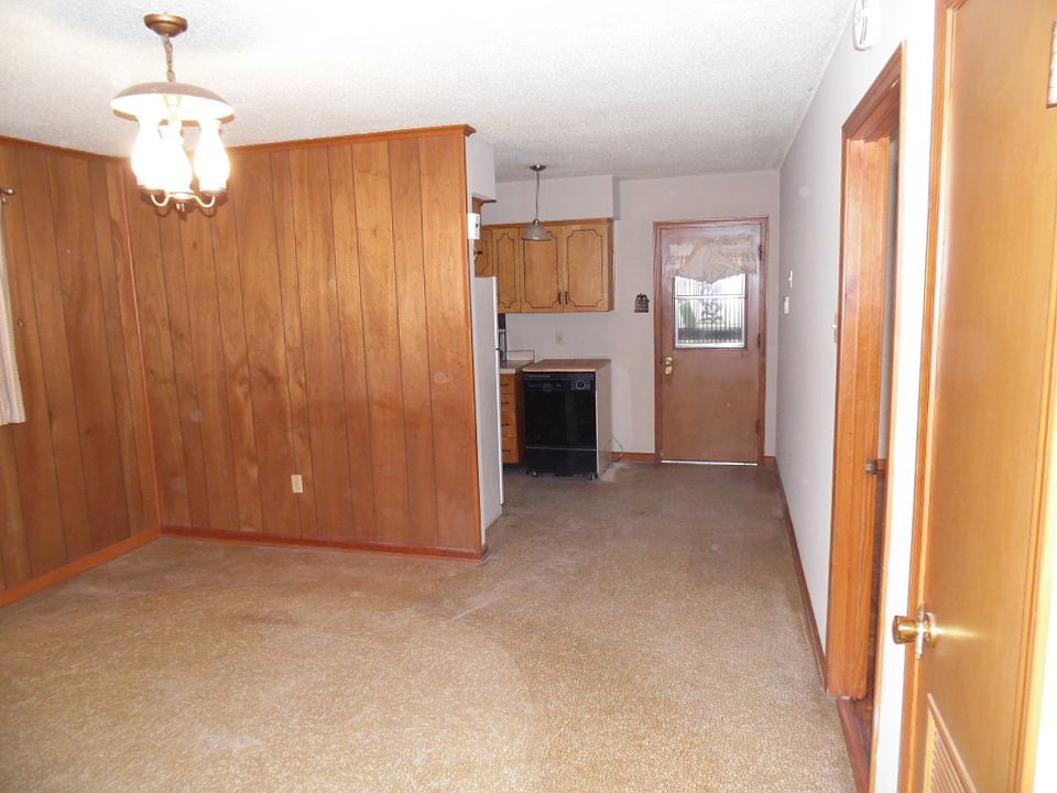 2nd image of 2846 Capri Rd