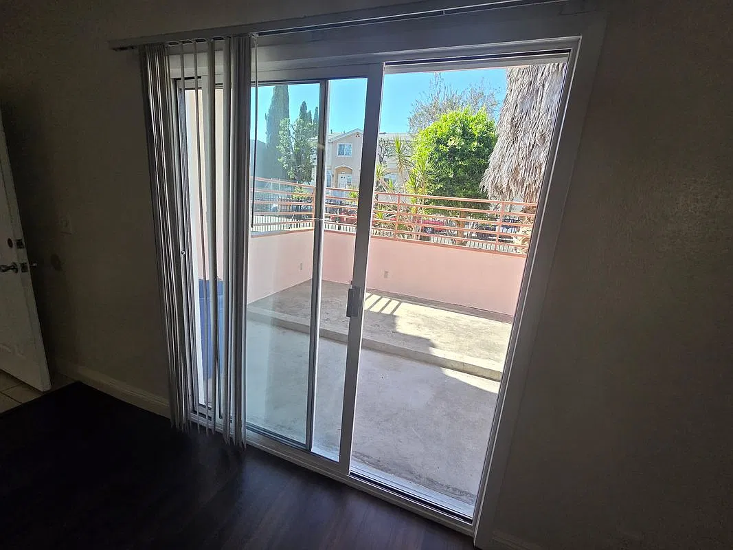 8 bed, 5.0 bath, 1068 sqft, $2,250 — Photo 2