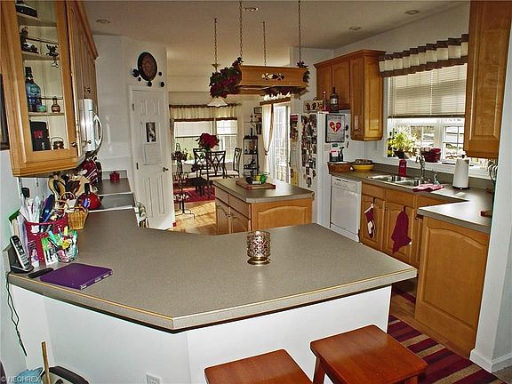 5th image of 131 Canterbury Ct