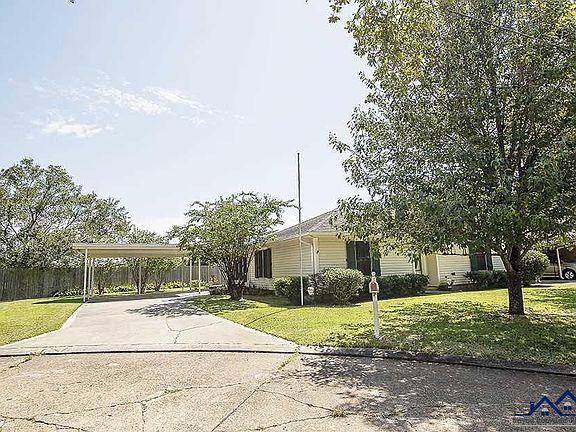 3rd image of 318 Swan Ave