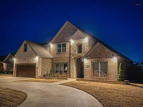 3rd image of 1013 Taylor Ln