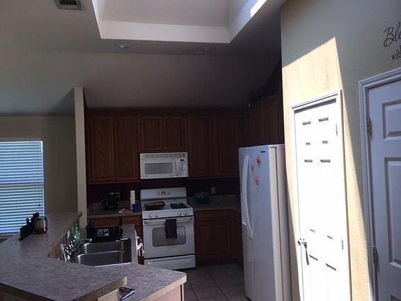 3rd image of 2815 Oak Crest Dr