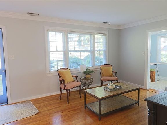 4th image of 1205 Elmhurst Dr