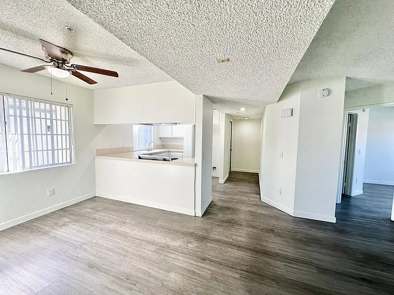 Nelson Apartments (Silver Tree Terrace) — Photo 12