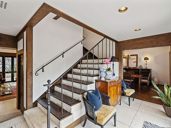 5th image of 2214 Briarwood Dr