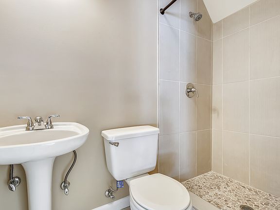 Lower Level-Bath-_MG_8121_02172022