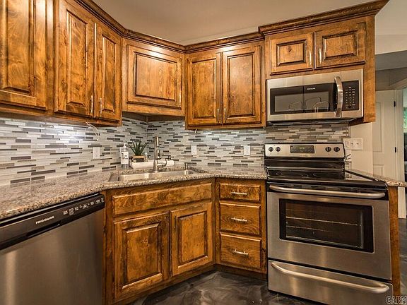 3rd image of 7910 Edgemont Rd Suite 102