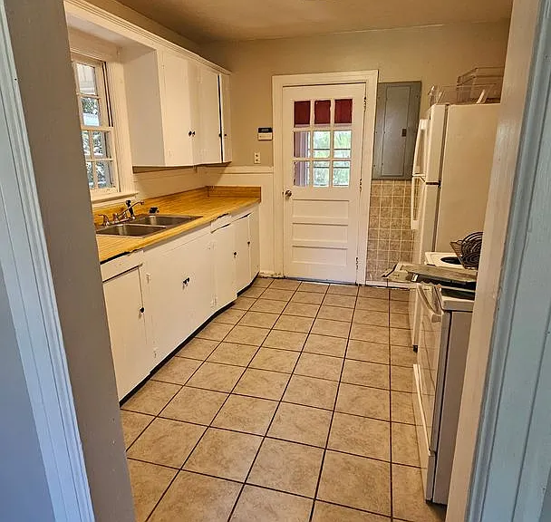 817 Hawkins St — Photo 5