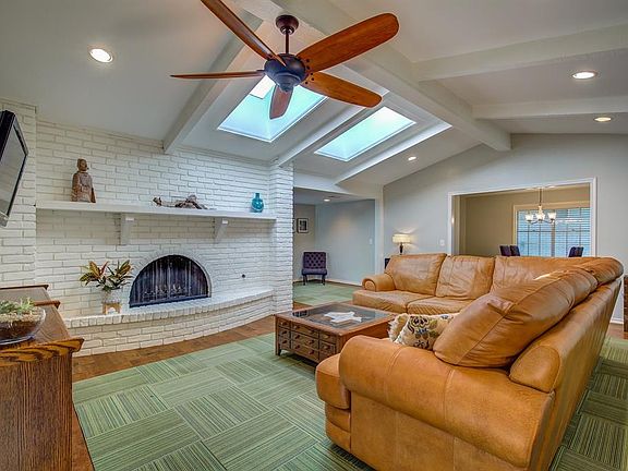 3rd image of 2204 Westridge Dr
