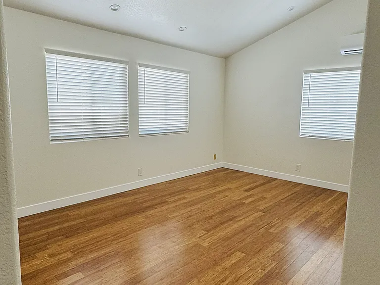 1358 Bennett Ave — Photo 13