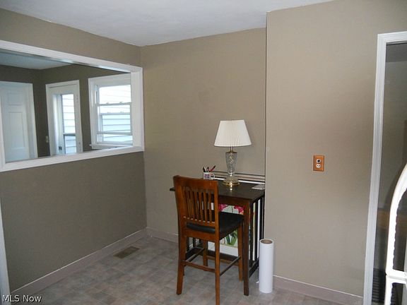 4th image of 150 Woodstock Dr