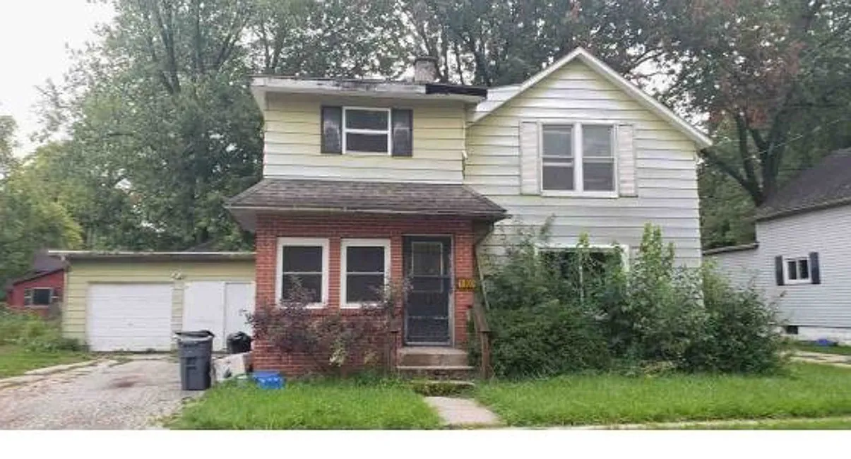 180 Loomis St NW photo 1