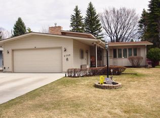 2709 S 10th St, Grand Forks, ND 58201
