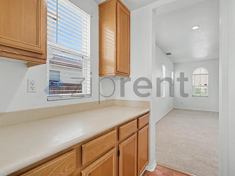 1854 Bankstown Way — Photo 9