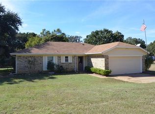 909 Willow Creek Dr, Burleson, TX 76028
