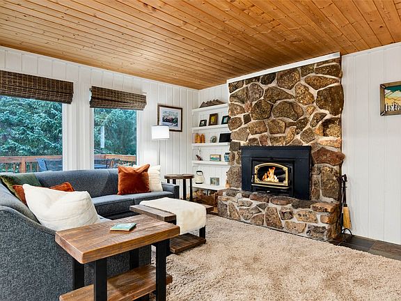 3rd image of 384 Blue Ridge Rd