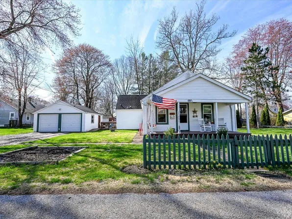 319 W South Ln, Bethel, OH 45106