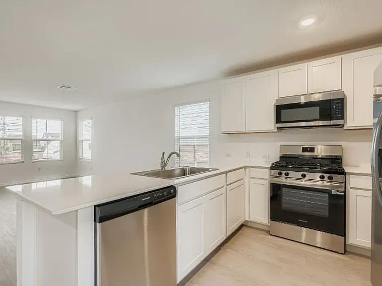 321 Keefer — Photo 3