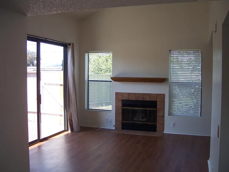 3644 Constellation Rd — Photo 4
