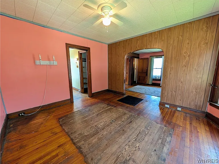 325 Box Ave — Photo 8