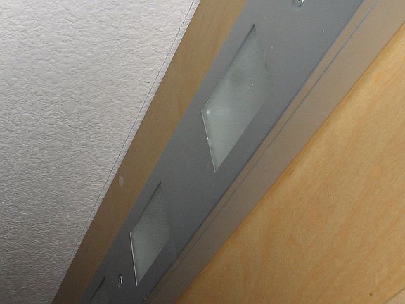 Under cabinet lighting in dining room