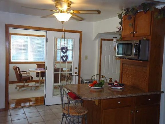 5th image of 1063 Delhi Ave