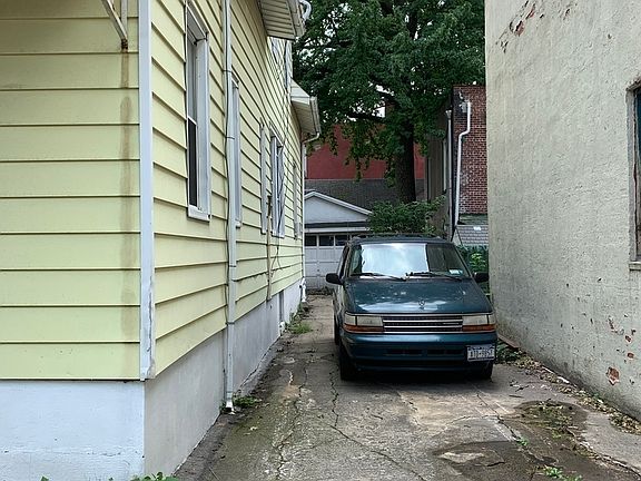 2nd image of 1454 Hammersley Ave
