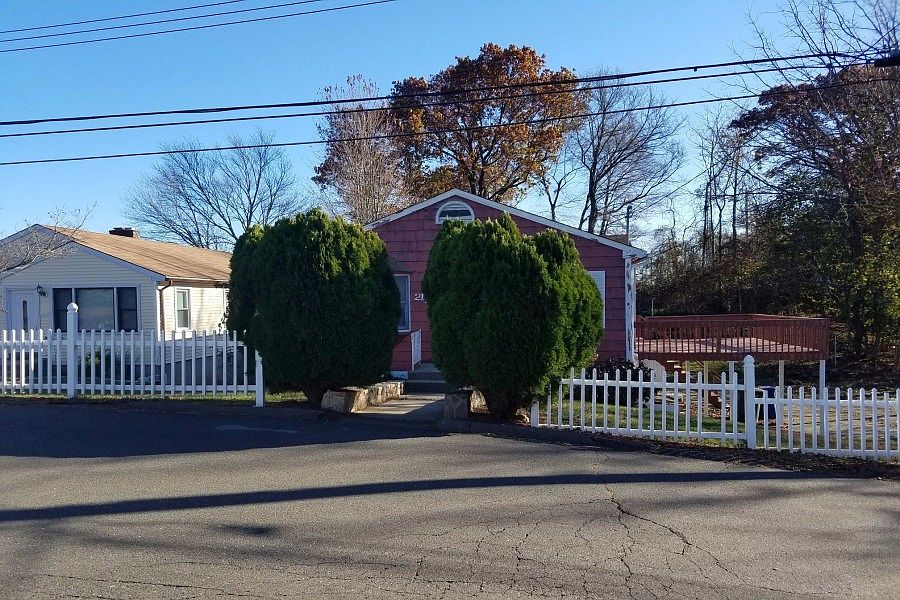 2nd image of 212 Quarry St