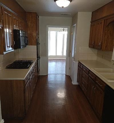 5th image of 5207 Millsprings Dr