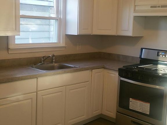4th image of 54 Dubois Ave